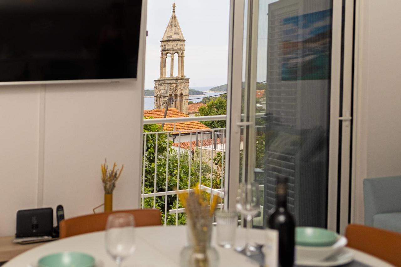 Jesliving Hvar - 2 Bedroom Elegant Apartment With Sea View In Historic Center Of Hvar Town Esterno foto