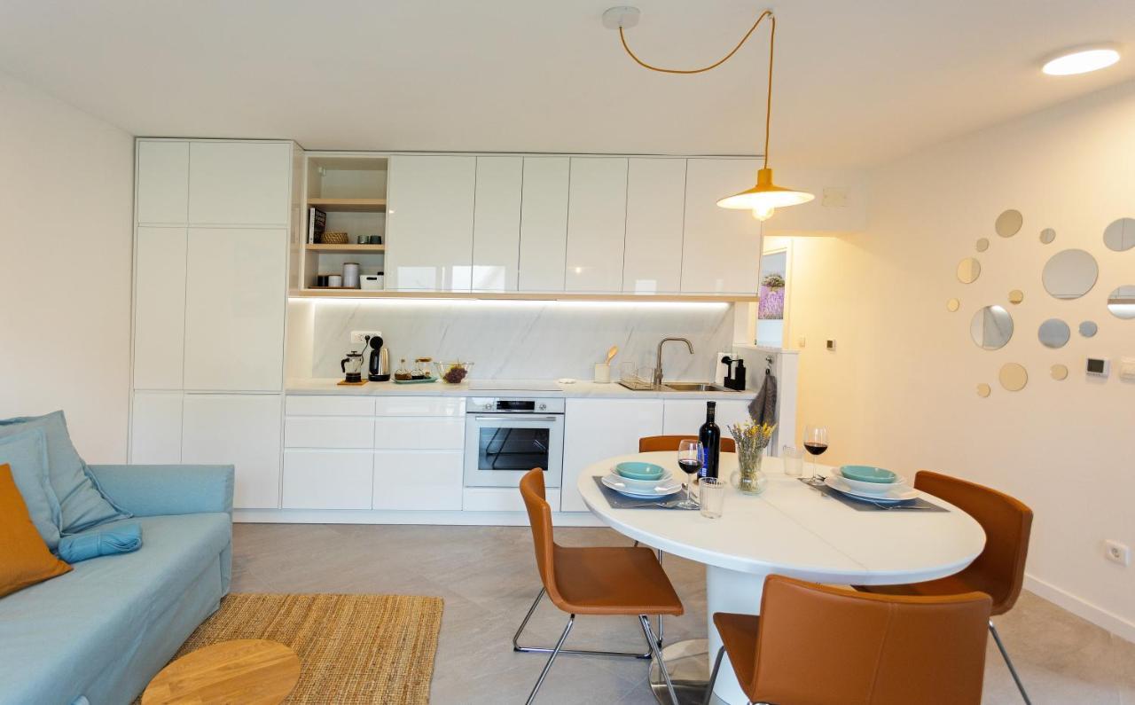Jesliving Hvar - 2 Bedroom Elegant Apartment With Sea View In Historic Center Of Hvar Town Esterno foto