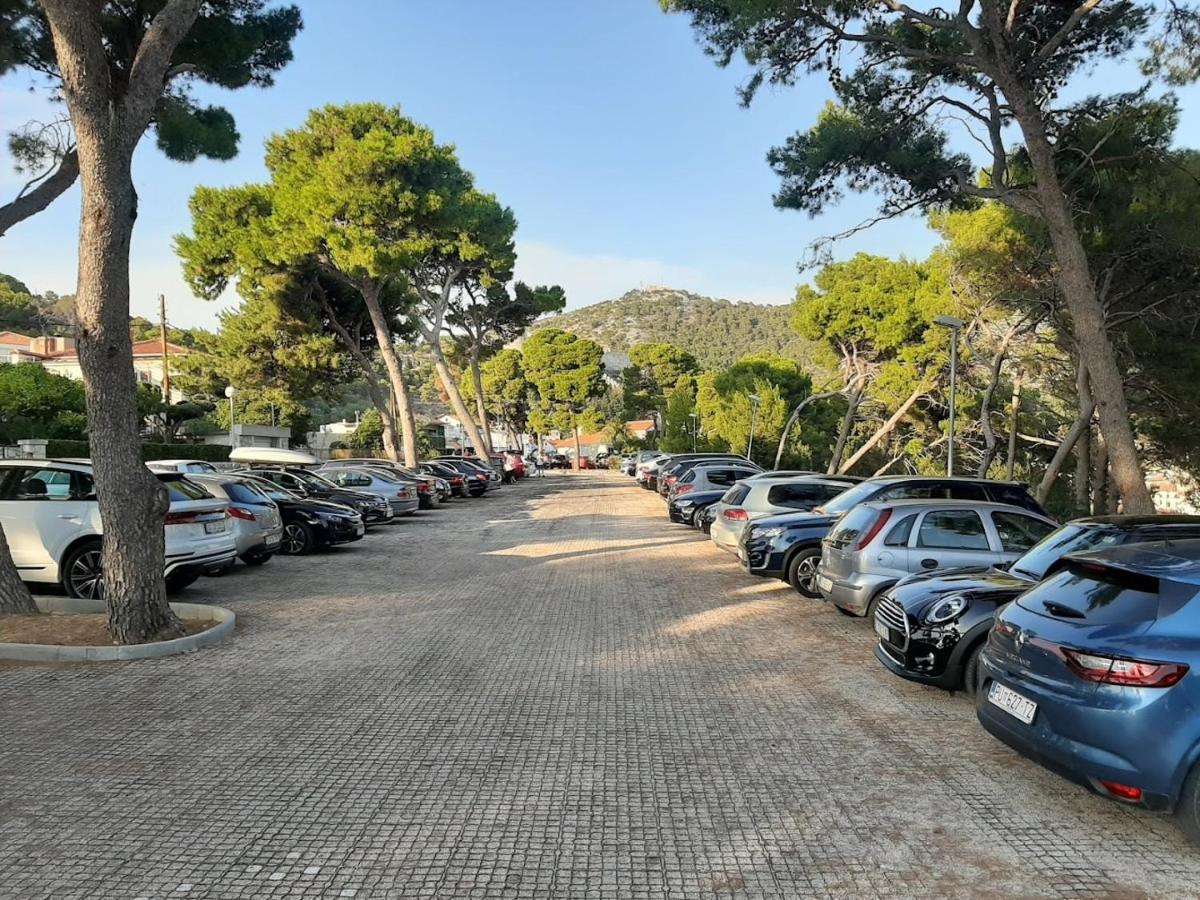 Jesliving Hvar - 2 Bedroom Elegant Apartment With Sea View In Historic Center Of Hvar Town Esterno foto