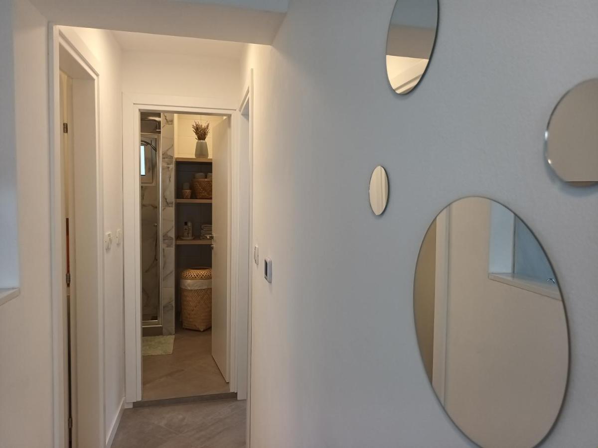 Jesliving Hvar - 2 Bedroom Elegant Apartment With Sea View In Historic Center Of Hvar Town Esterno foto