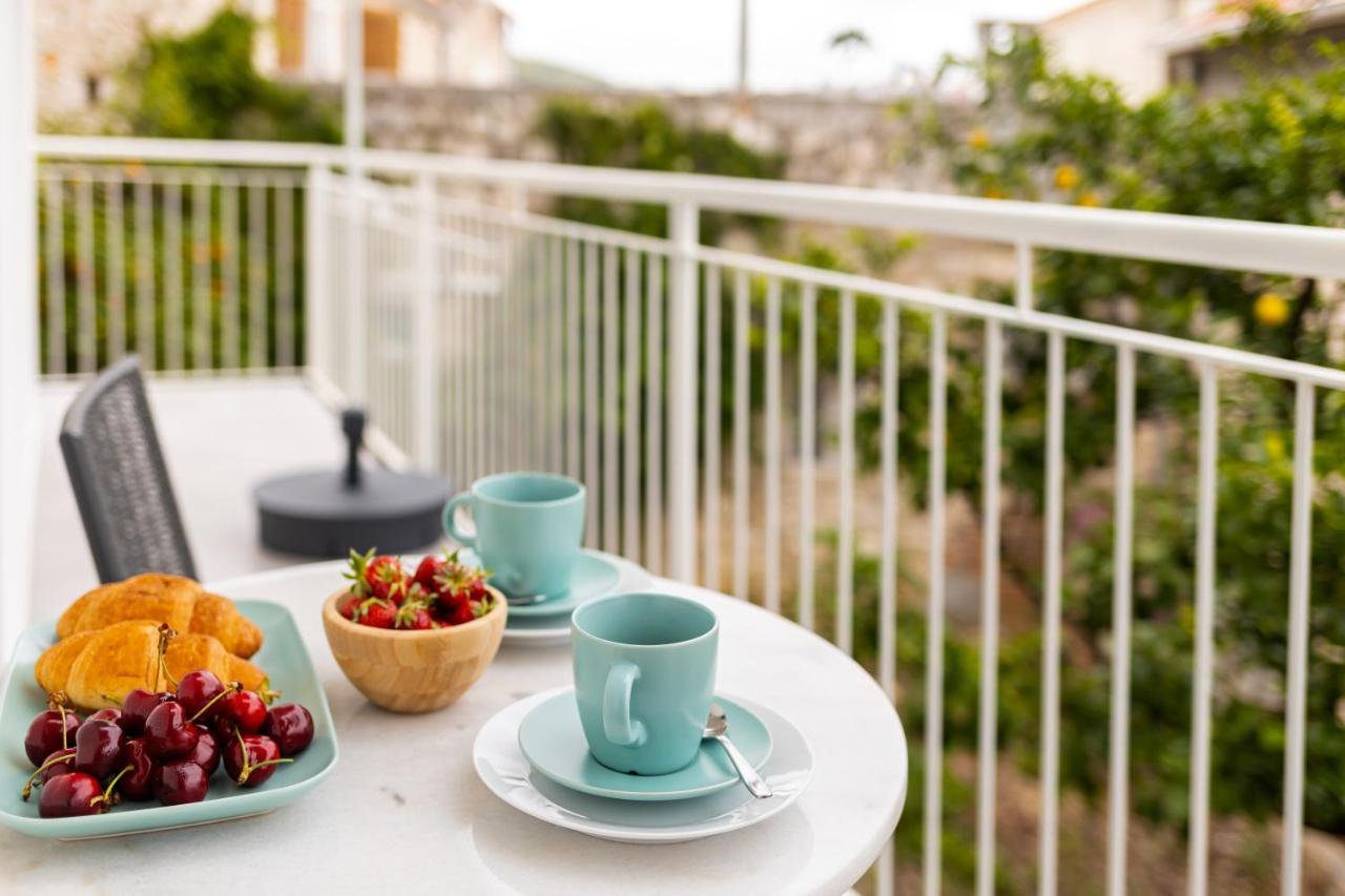 Jesliving Hvar - 2 Bedroom Elegant Apartment With Sea View In Historic Center Of Hvar Town Esterno foto