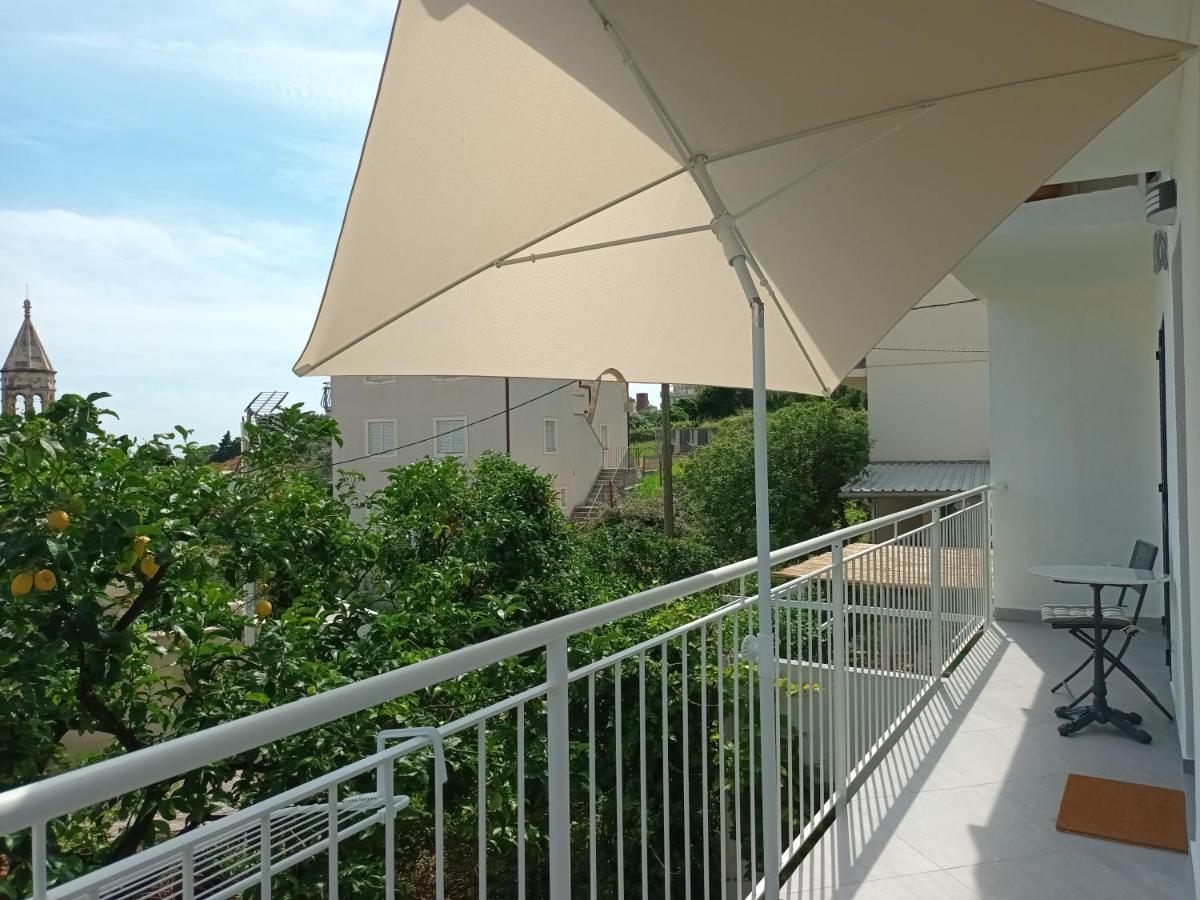 Jesliving Hvar - 2 Bedroom Elegant Apartment With Sea View In Historic Center Of Hvar Town Esterno foto