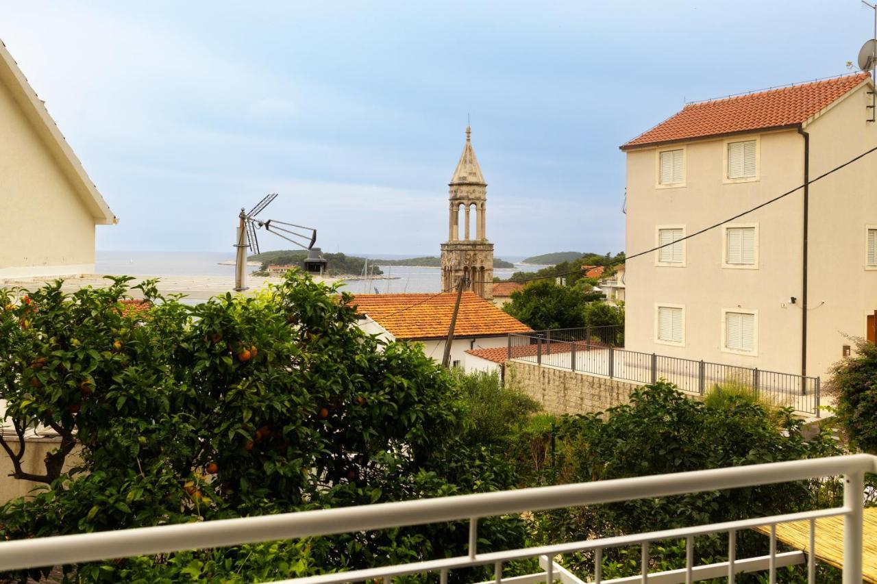 Jesliving Hvar - 2 Bedroom Elegant Apartment With Sea View In Historic Center Of Hvar Town Esterno foto
