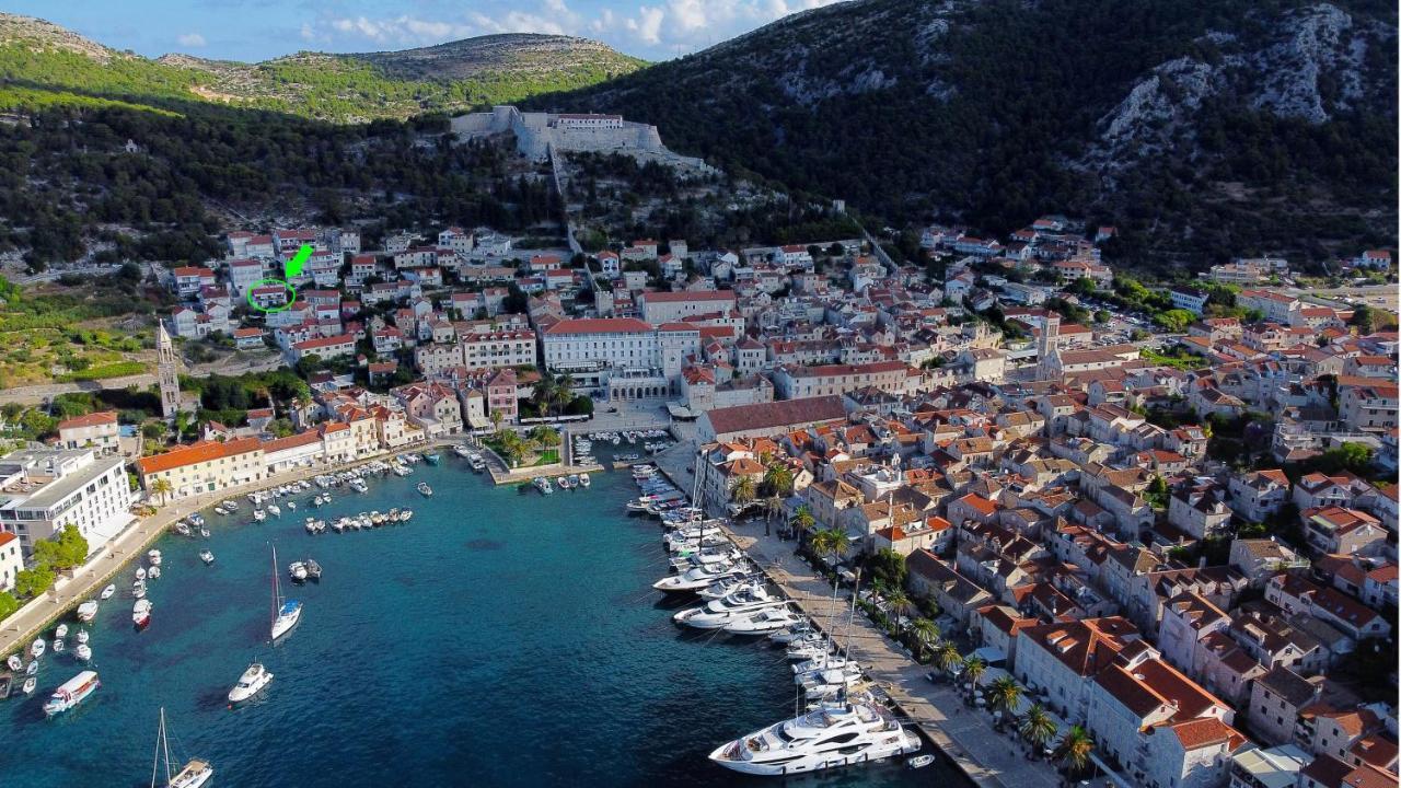 Jesliving Hvar - 2 Bedroom Elegant Apartment With Sea View In Historic Center Of Hvar Town Esterno foto
