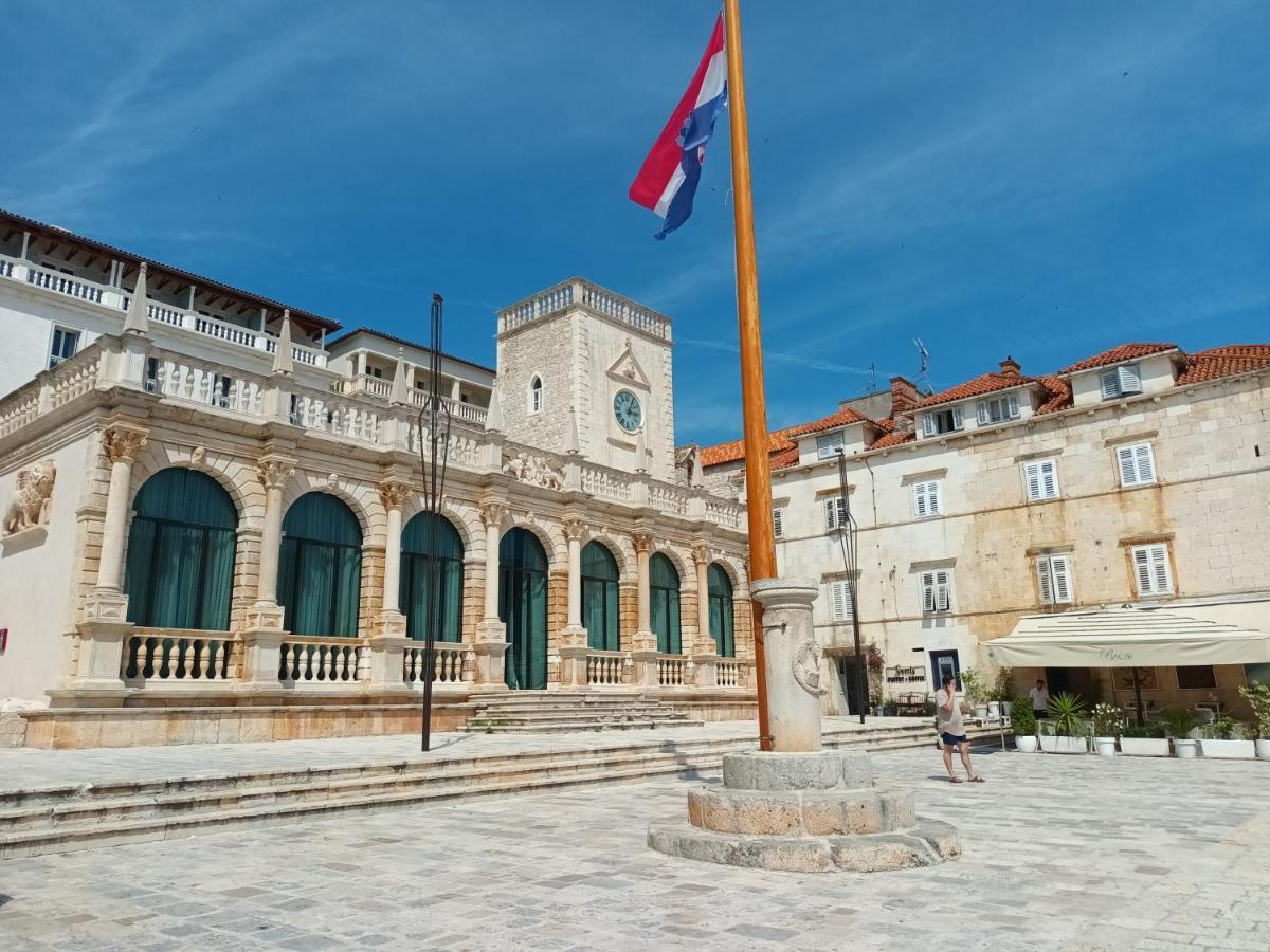 Jesliving Hvar - 2 Bedroom Elegant Apartment With Sea View In Historic Center Of Hvar Town Esterno foto