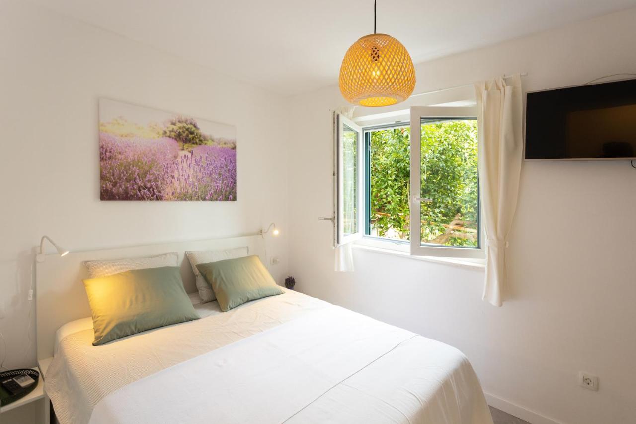 Jesliving Hvar - 2 Bedroom Elegant Apartment With Sea View In Historic Center Of Hvar Town Esterno foto