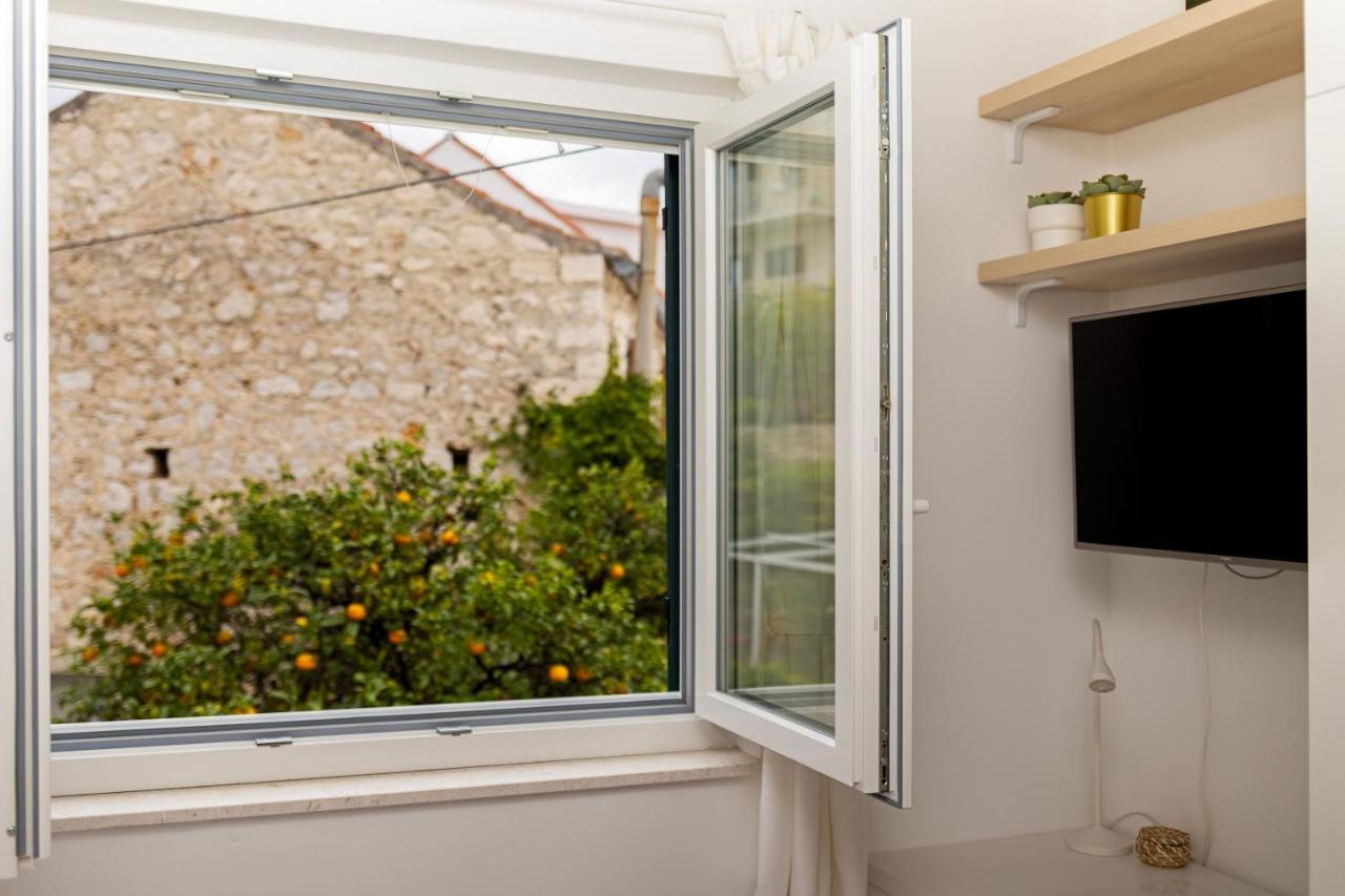 Jesliving Hvar - 2 Bedroom Elegant Apartment With Sea View In Historic Center Of Hvar Town Esterno foto