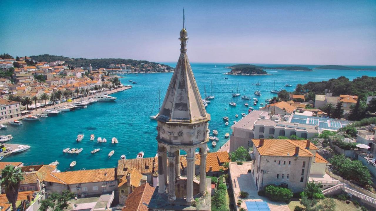 Jesliving Hvar - 2 Bedroom Elegant Apartment With Sea View In Historic Center Of Hvar Town Esterno foto