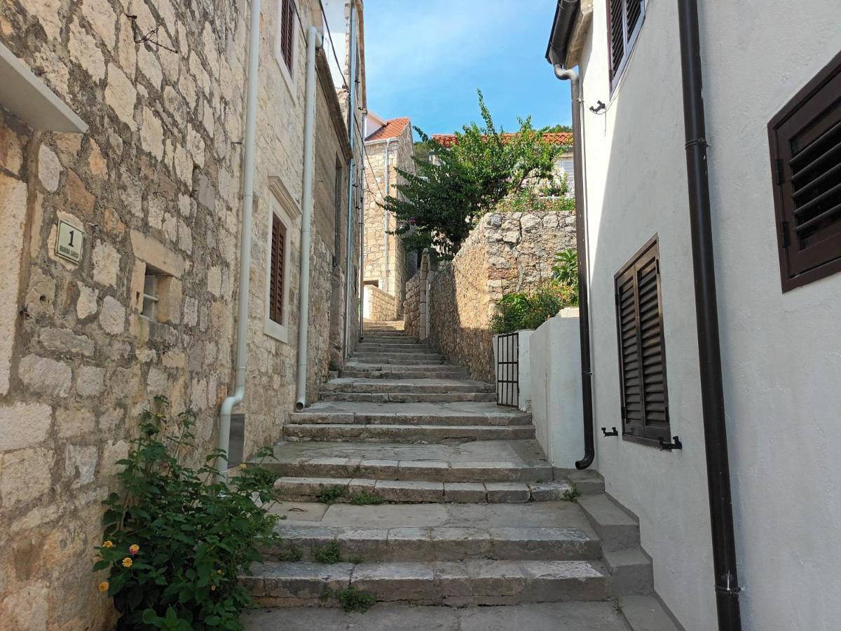 Jesliving Hvar - 2 Bedroom Elegant Apartment With Sea View In Historic Center Of Hvar Town Esterno foto
