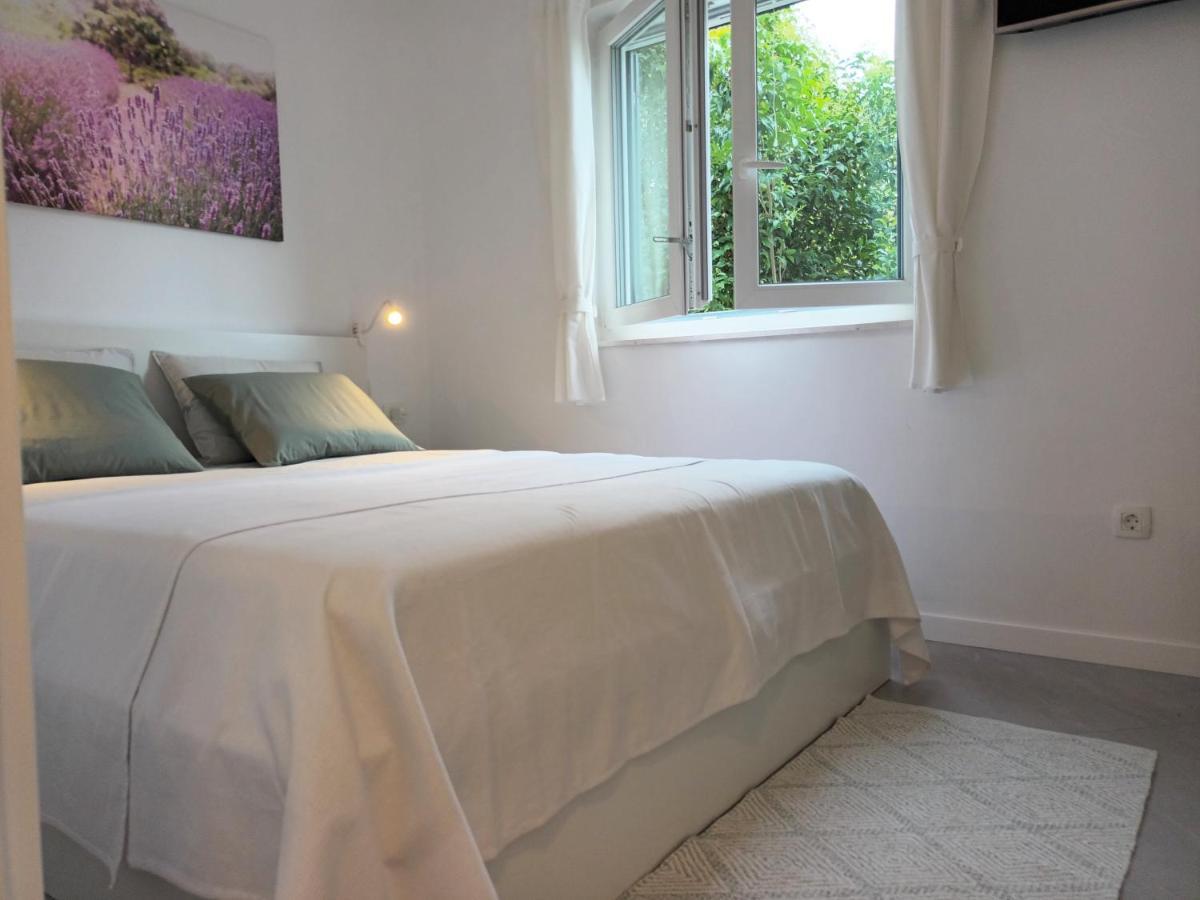 Jesliving Hvar - 2 Bedroom Elegant Apartment With Sea View In Historic Center Of Hvar Town Esterno foto