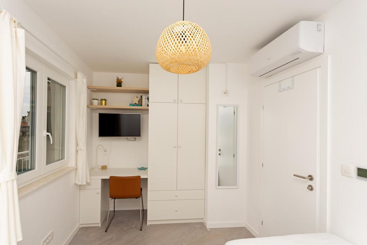 Jesliving Hvar - 2 Bedroom Elegant Apartment With Sea View In Historic Center Of Hvar Town Esterno foto