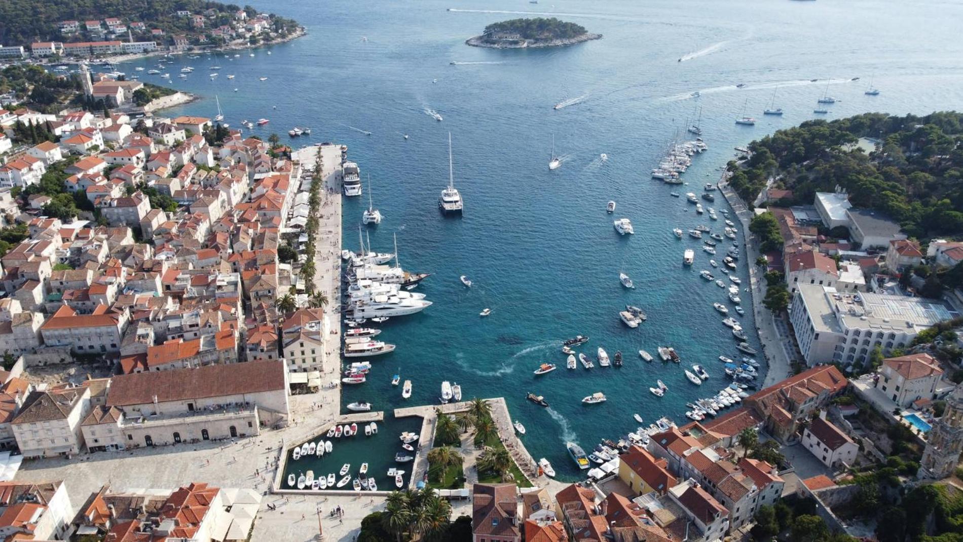 Jesliving Hvar - 2 Bedroom Elegant Apartment With Sea View In Historic Center Of Hvar Town Esterno foto