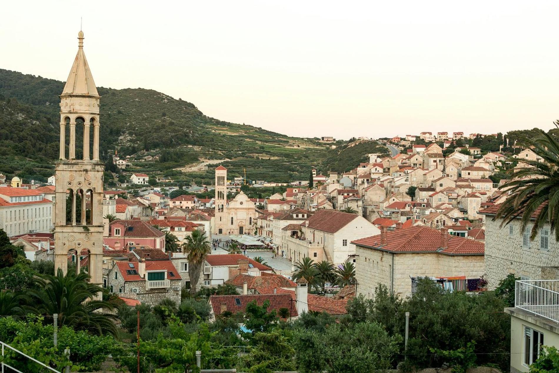 Jesliving Hvar - 2 Bedroom Elegant Apartment With Sea View In Historic Center Of Hvar Town Esterno foto