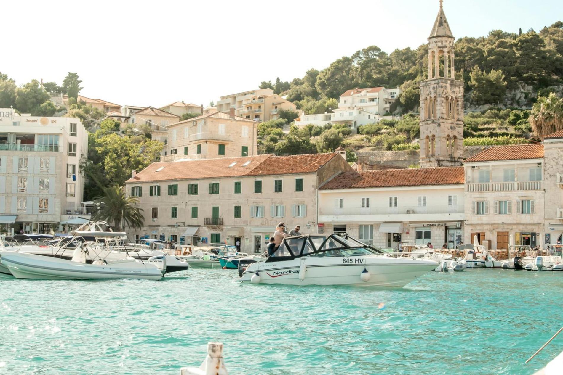 Jesliving Hvar - 2 Bedroom Elegant Apartment With Sea View In Historic Center Of Hvar Town Esterno foto