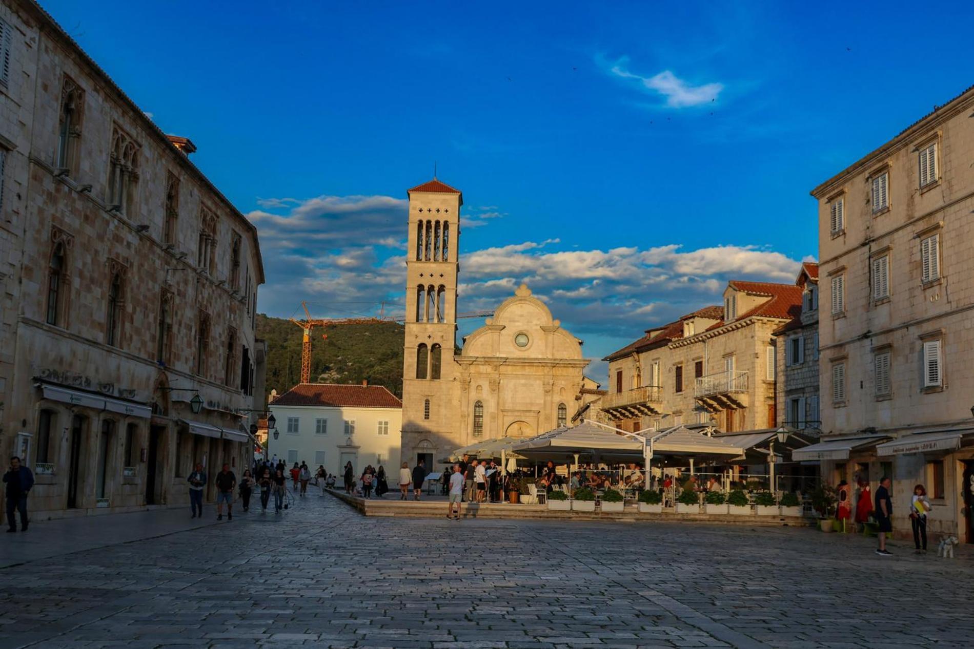 Jesliving Hvar - 2 Bedroom Elegant Apartment With Sea View In Historic Center Of Hvar Town Esterno foto